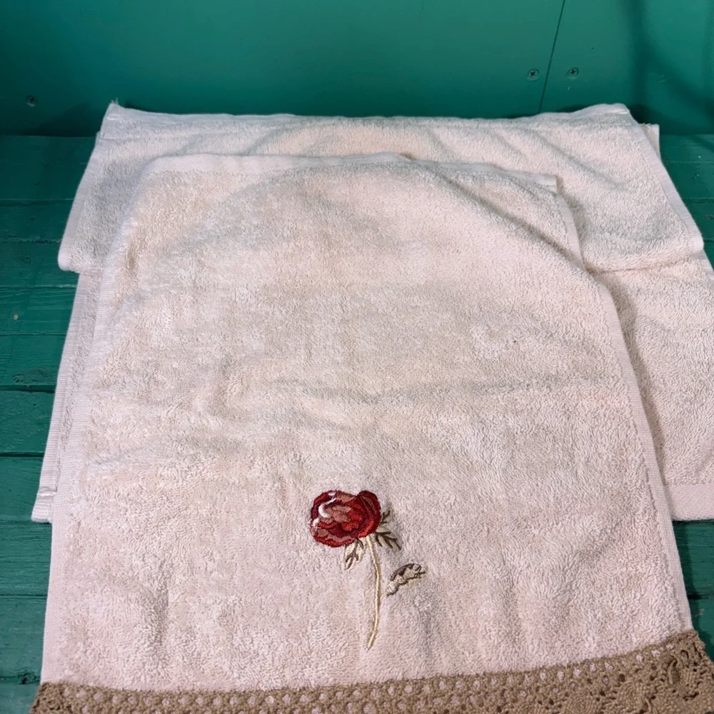 Luxurious Cream and Red Floral Hand Towel Set